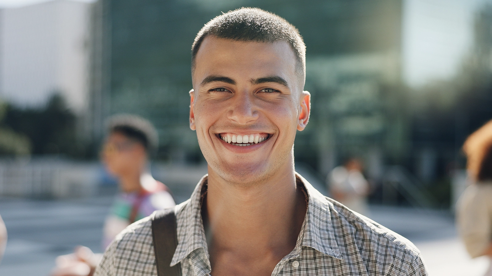 Hollywood Smile package inclusions infographic for Turkey dental treatment
